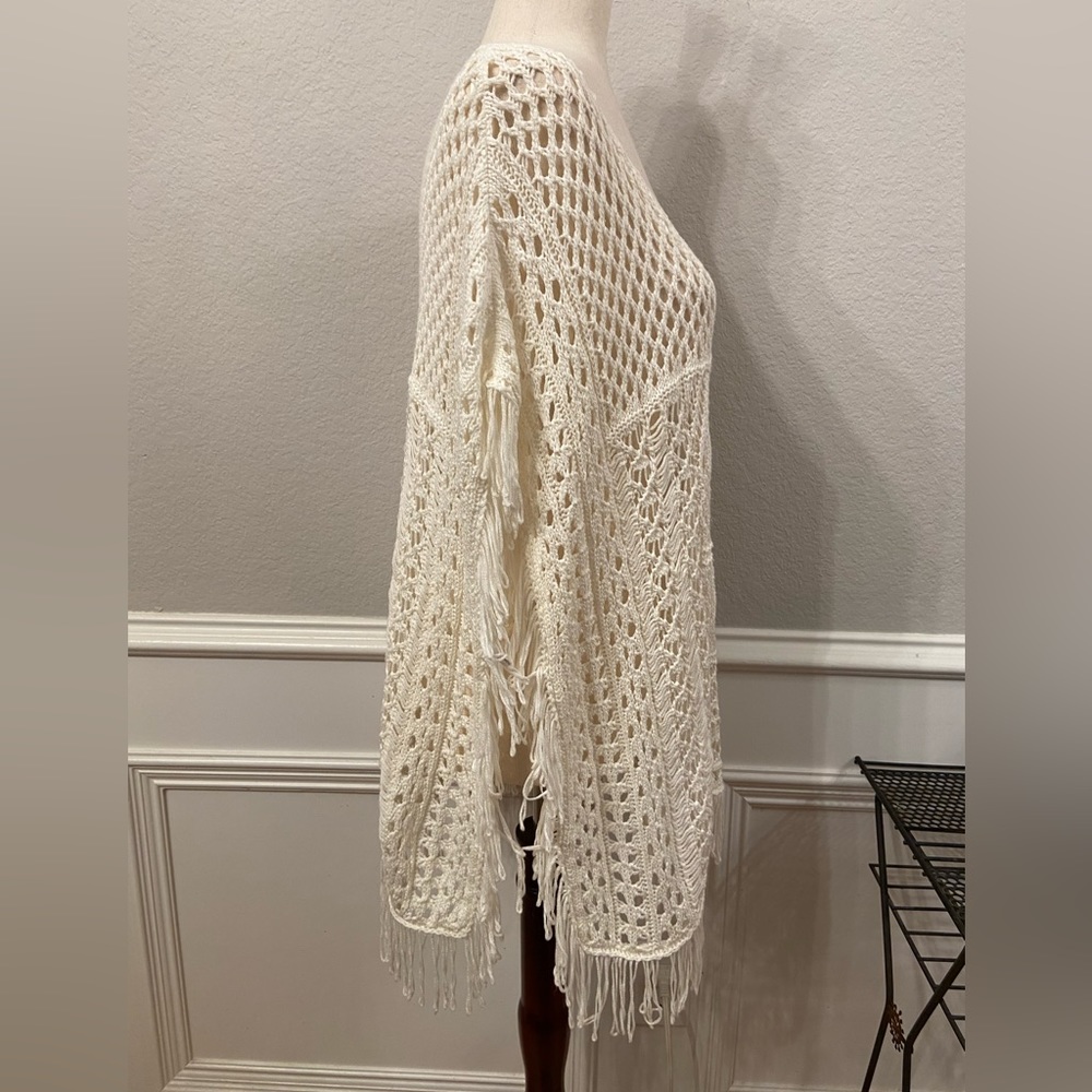 H&M Ivory Crochet Fringe Deep V-Neck Poncho Coverup Size Medium/Large - Picture 3 of 9